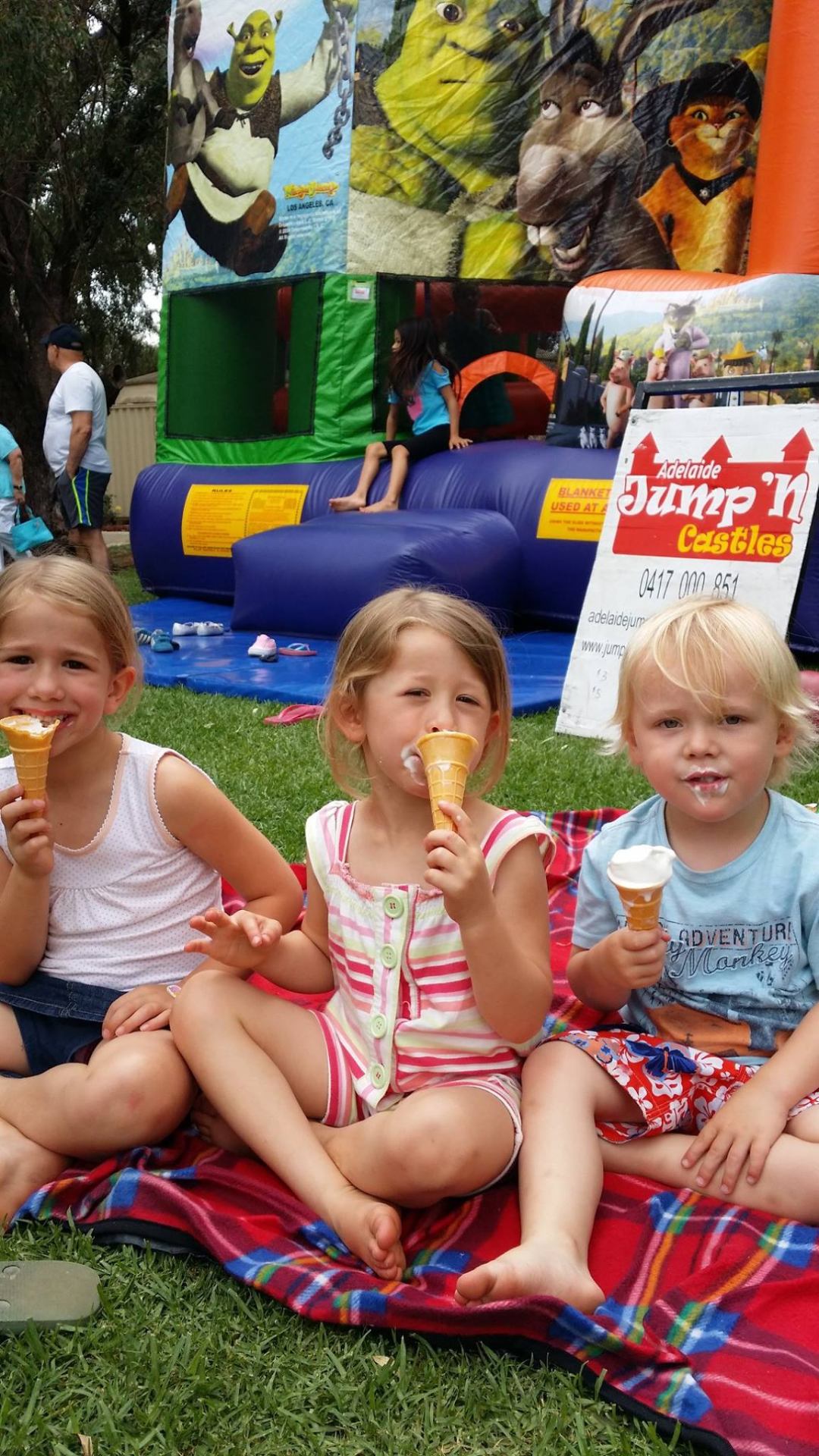 Kids with ice cream at a Jump'N Castles party
